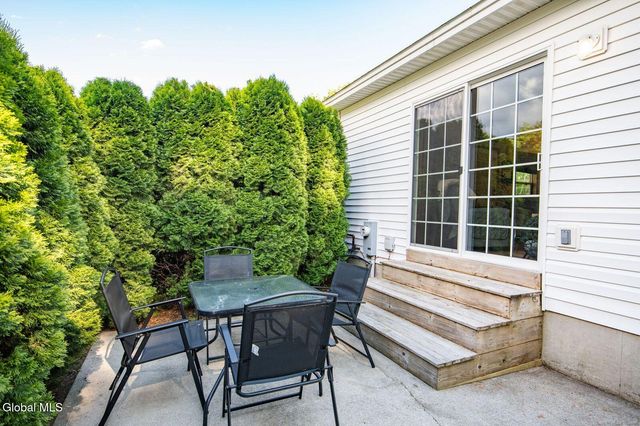 5 Charlton Lane, Queensbury, NY 12804