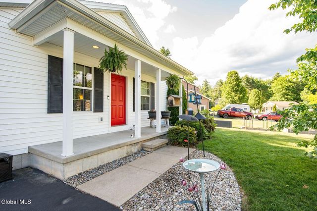 5 Charlton Lane, Queensbury, NY 12804