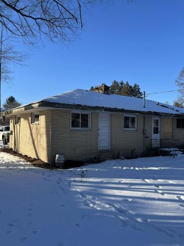 130 E Wood STREET, Oxford, WI 53952