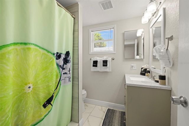 2526 W UNION STREET, Tampa, FL 33607
