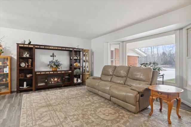 7118 N 124th STREET, Milwaukee, WI 53224