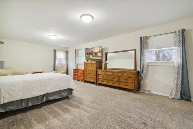 7118 N 124th STREET, Milwaukee, WI 53224