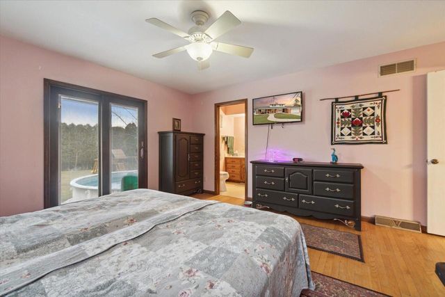 7118 N 124th STREET, Milwaukee, WI 53224