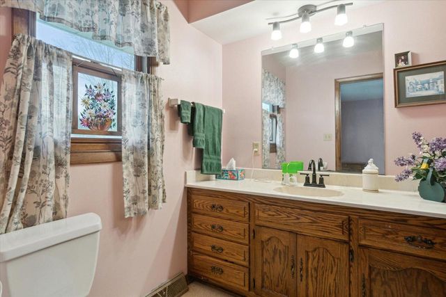 7118 N 124th STREET, Milwaukee, WI 53224