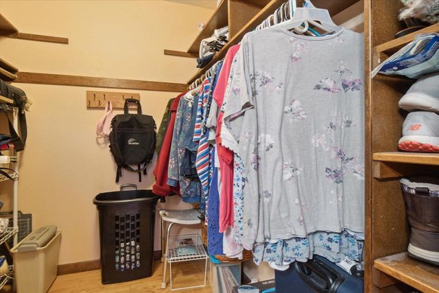 7118 N 124th STREET, Milwaukee, WI 53224