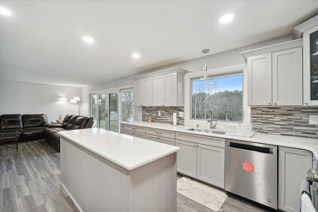 7118 N 124th STREET, Milwaukee, WI 53224