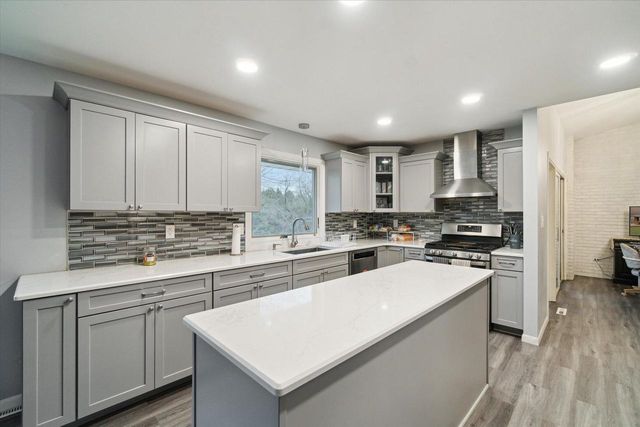 7118 N 124th STREET, Milwaukee, WI 53224