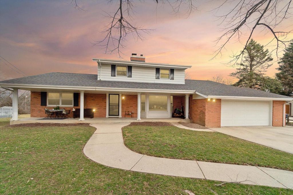 7118 N 124th STREET, Milwaukee, WI 53224