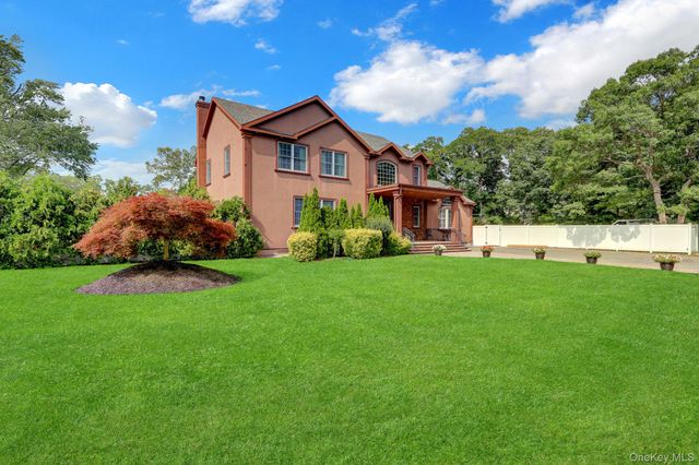 21 Morris Avenue, Patchogue, NY 11772