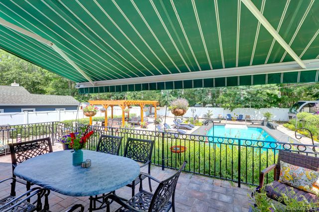 21 Morris Avenue, Patchogue, NY 11772