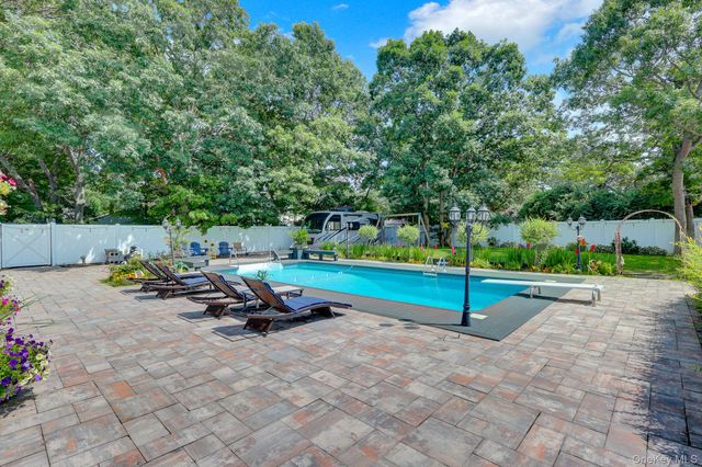 21 Morris Avenue, Patchogue, NY 11772
