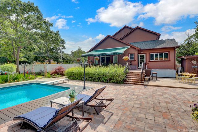 21 Morris Avenue, Patchogue, NY 11772