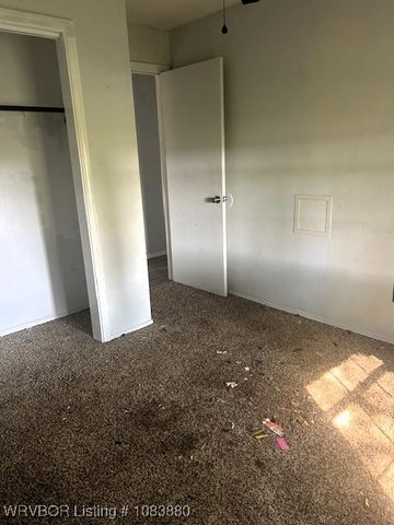 39254 Leflore Road, Wister, OK 74966