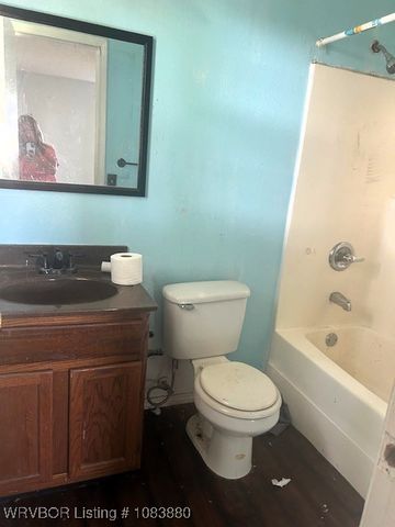 39254 Leflore Road, Wister, OK 74966