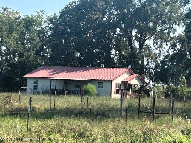 39254 Leflore Road, Wister, OK 74966
