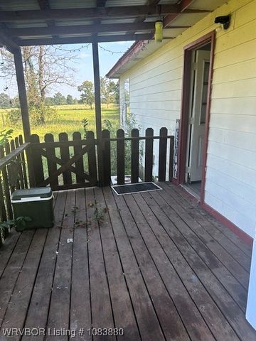 39254 Leflore Road, Wister, OK 74966