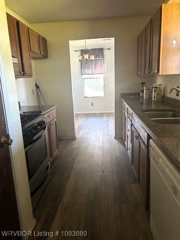 39254 Leflore Road, Wister, OK 74966