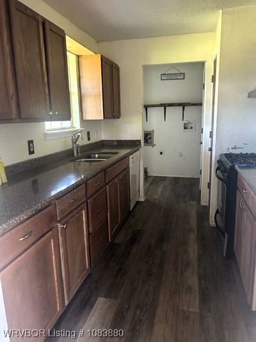 39254 Leflore Road, Wister, OK 74966