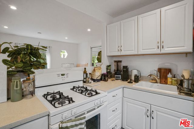 705 Flower Avenue, Venice, CA 90291