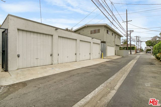 705 Flower Avenue, Venice, CA 90291