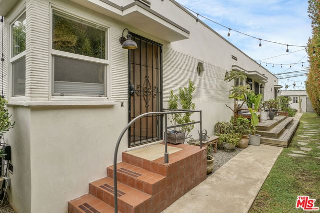 705 Flower Avenue, Venice, CA 90291