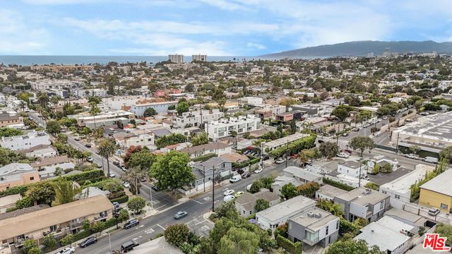 705 Flower Avenue, Venice, CA 90291