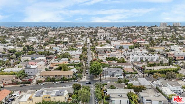 705 Flower Avenue, Venice, CA 90291