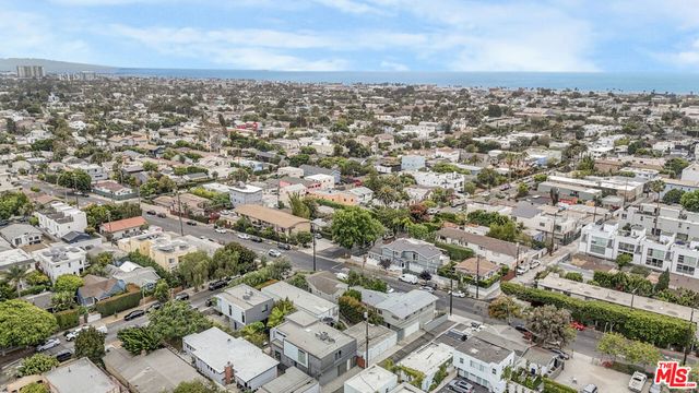 705 Flower Avenue, Venice, CA 90291