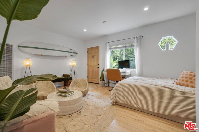 705 Flower Avenue, Venice, CA 90291