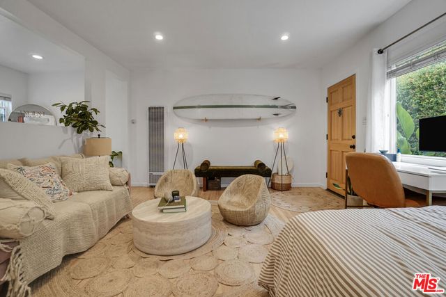 705 Flower Avenue, Venice, CA 90291