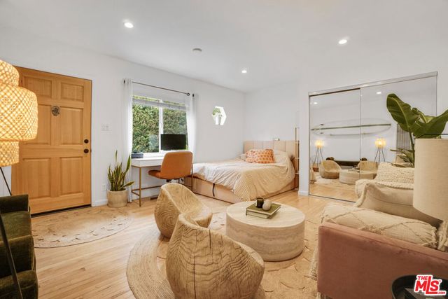 705 Flower Avenue, Venice, CA 90291