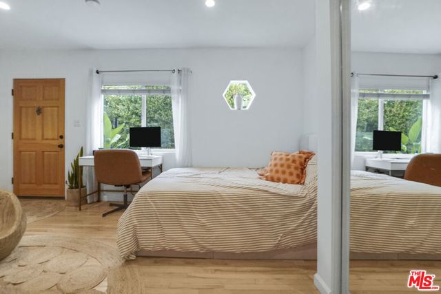 705 Flower Avenue, Venice, CA 90291