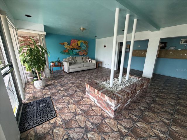 416 73RD AVENUE N 205, St Petersburg, FL 33702