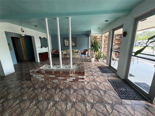 416 73RD AVENUE N 205, St Petersburg, FL 33702