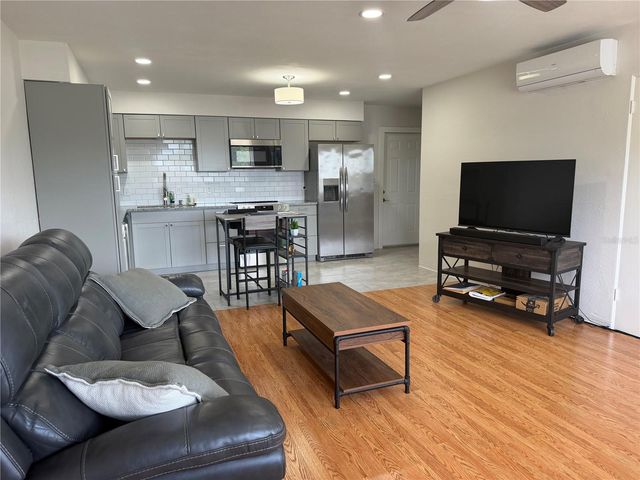 416 73RD AVENUE N 205, St Petersburg, FL 33702