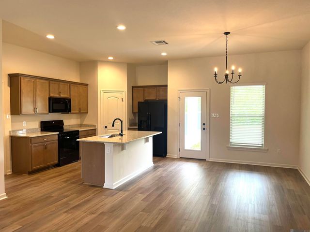 35657 Woodland Ridge Dr, Denham Springs, LA 70706