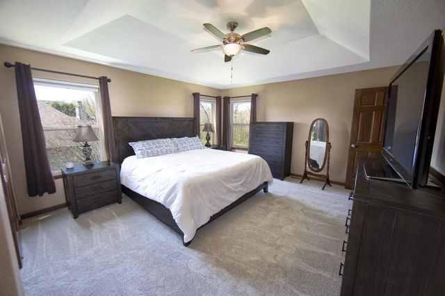 1822 Rockridge WAY, Waukesha, WI 53188