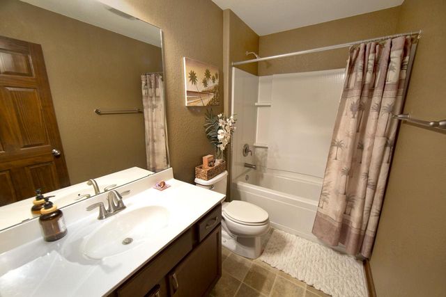 1822 Rockridge WAY, Waukesha, WI 53188