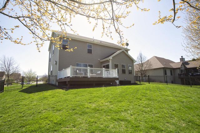 1822 Rockridge WAY, Waukesha, WI 53188