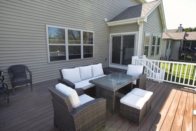 1822 Rockridge WAY, Waukesha, WI 53188