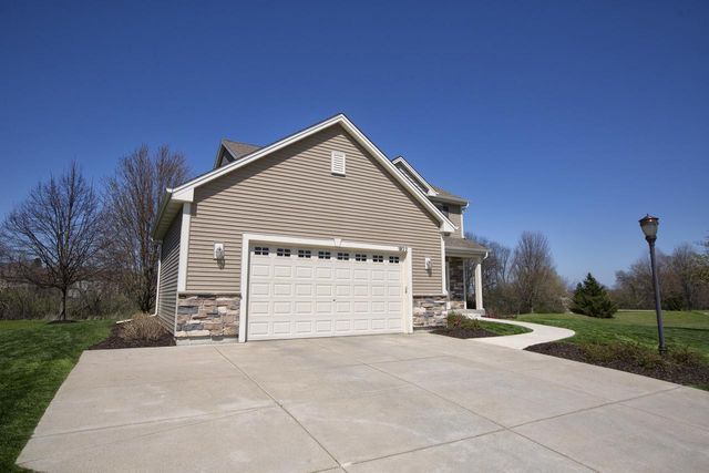 1822 Rockridge WAY, Waukesha, WI 53188