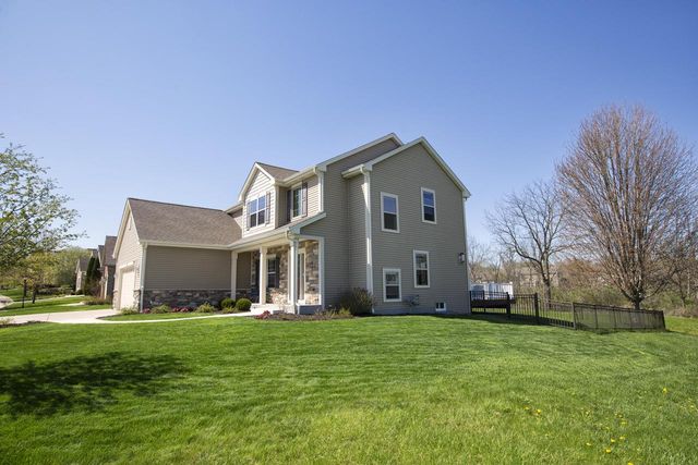 1822 Rockridge WAY, Waukesha, WI 53188