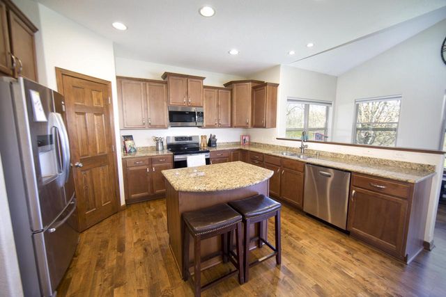1822 Rockridge WAY, Waukesha, WI 53188