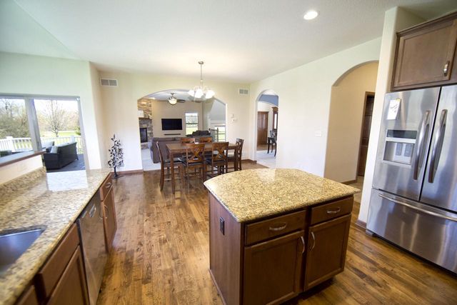 1822 Rockridge WAY, Waukesha, WI 53188