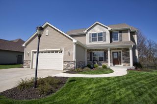 1822 Rockridge WAY, Waukesha, WI 53188