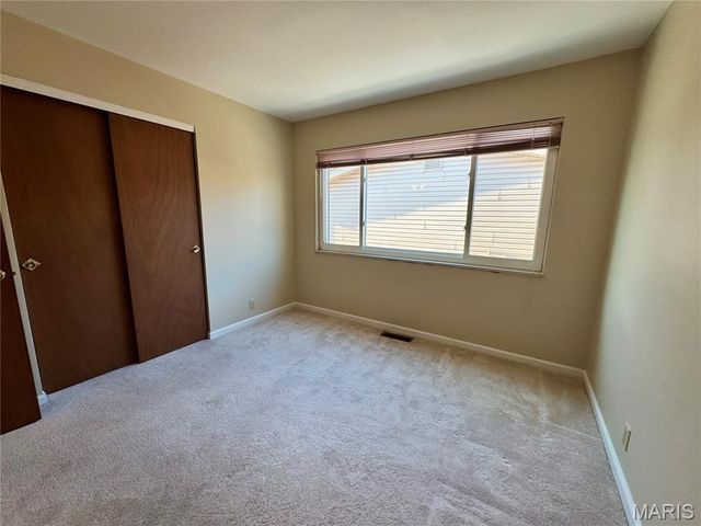 890 Meadowgrass Drive, Florissant, MO 63033