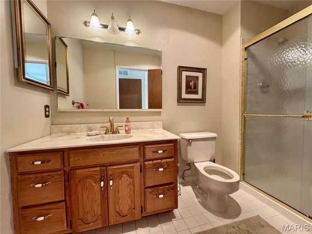 890 Meadowgrass Drive, Florissant, MO 63033