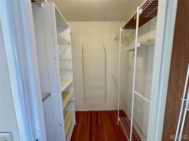 890 Meadowgrass Drive, Florissant, MO 63033