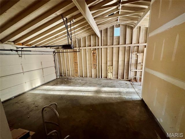 890 Meadowgrass Drive, Florissant, MO 63033