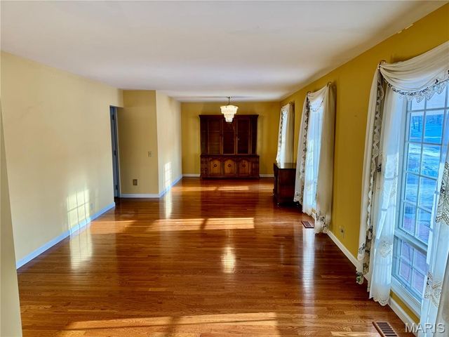 890 Meadowgrass Drive, Florissant, MO 63033